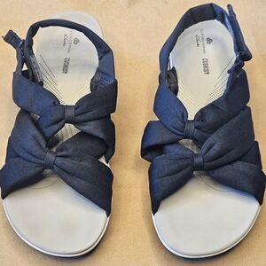 Clarks Womens Cloudsteppers Arla Meg Strap Sandals. Size 8.5